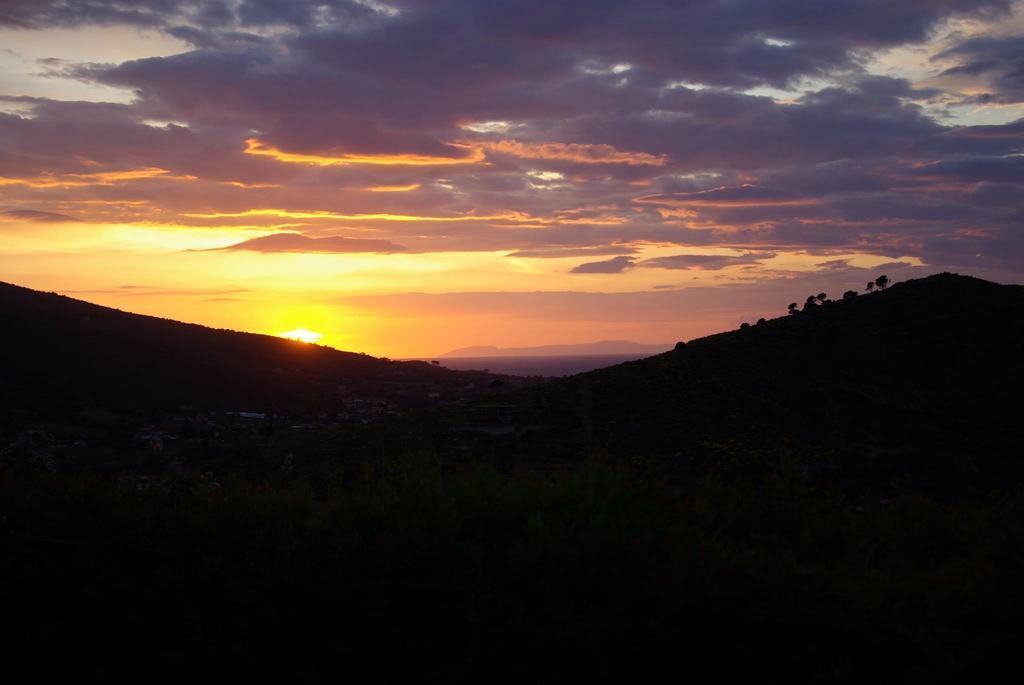 Sulle Onde Della Collina Villa Montecorice Bagian luar foto